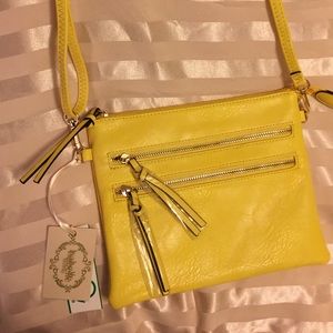 Yellow crossbody purse!!